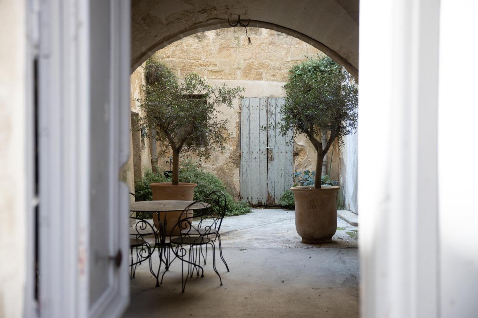 Bon Jour Uzes Lägenhet Exteriör bild